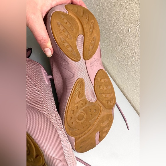 Adidas Stylish Pink Sneakers . Looks like new! Very beautiful. - Picture 5 of 7